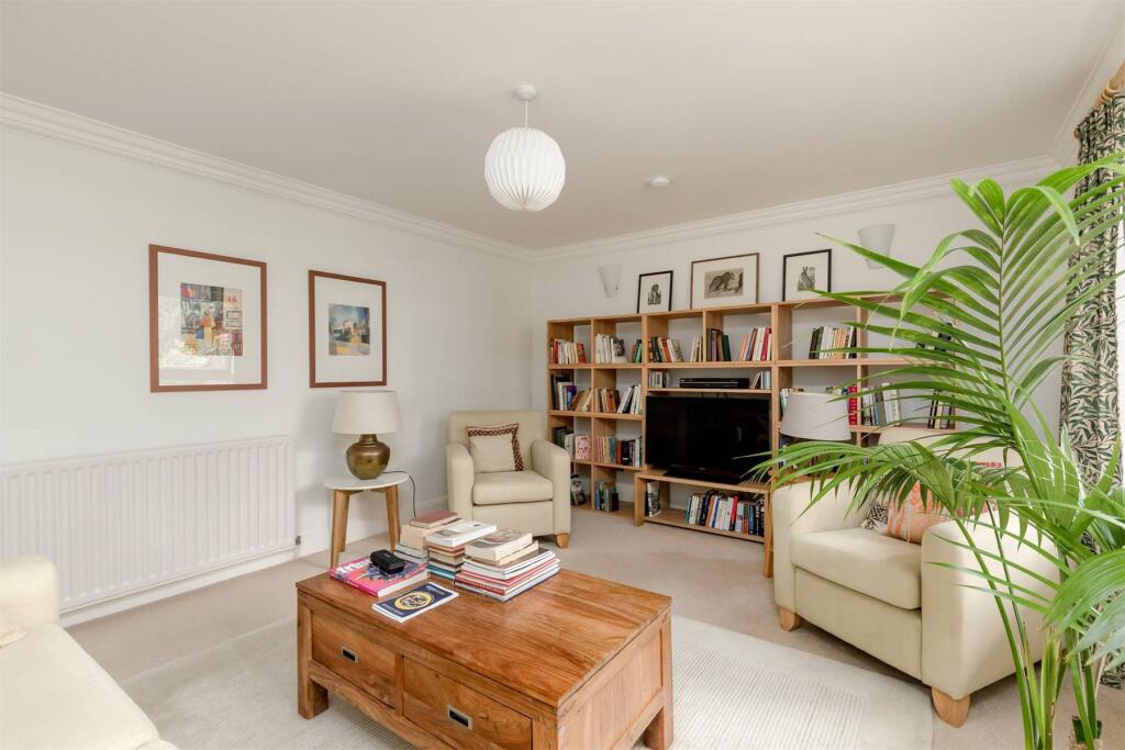 Apartment in Edinburgh - View 3