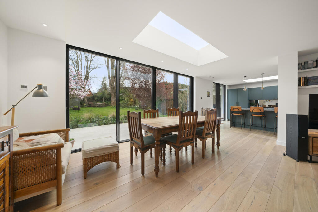 Oaken Drive, Claygate, Esher photo 4