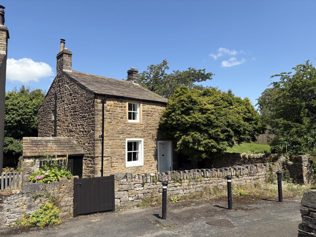 Main image of property: 32 Brookside, Downham