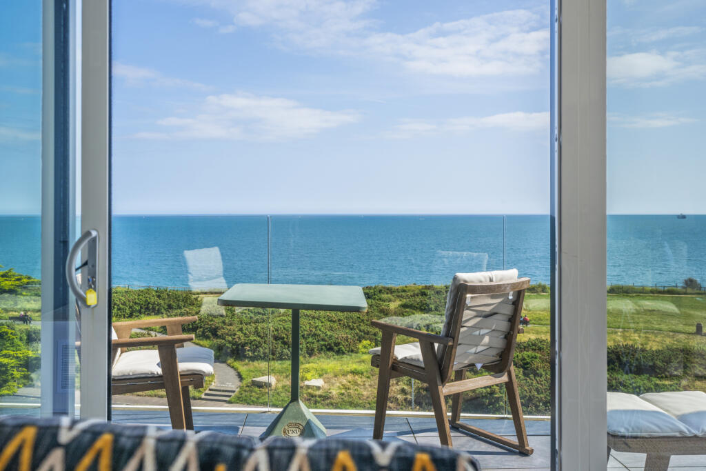Apartment in Christchurch, Pokesdown, Bournemouth - View 3