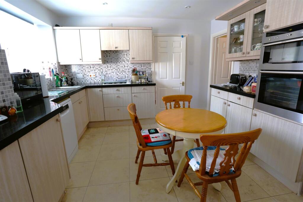 House in Epsom and Ewell, Stoneleigh - View 4