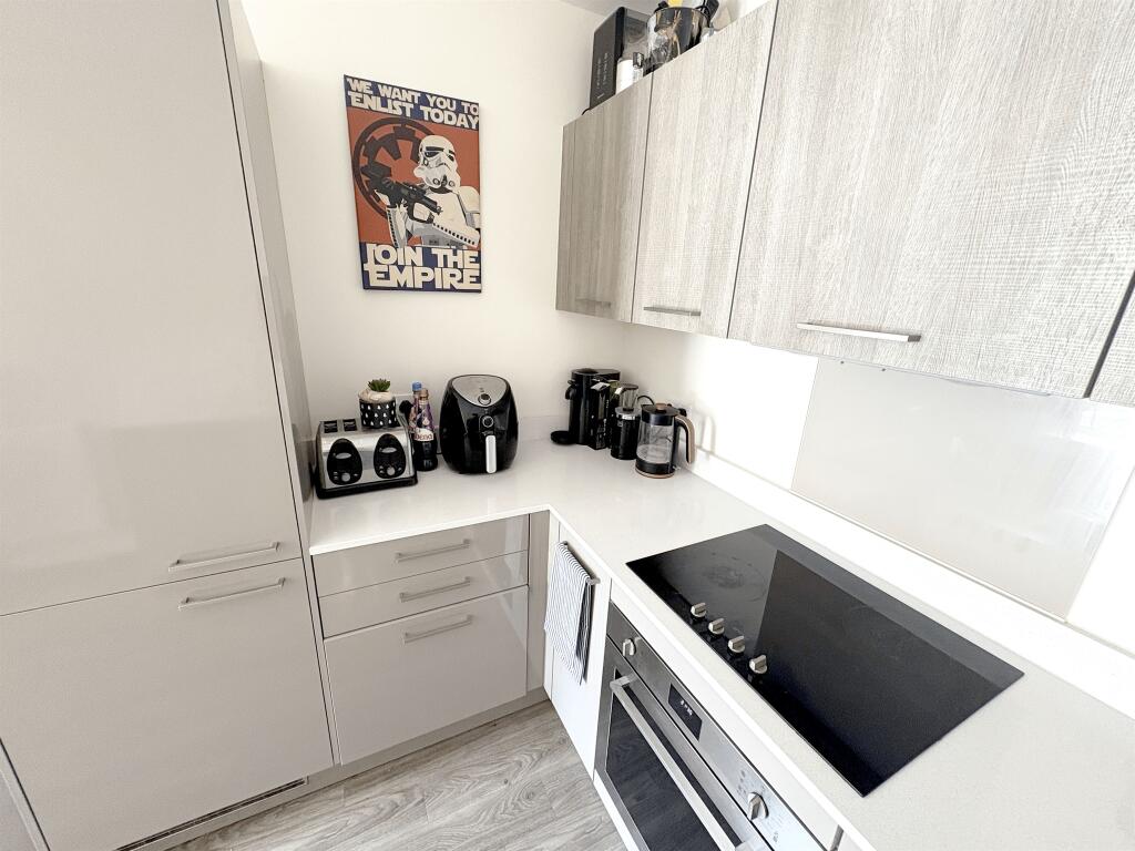 Apartment in Gillingham, Medway - More
