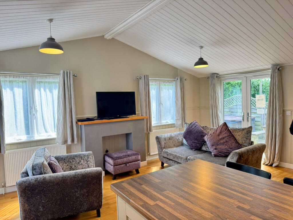 Golden Cross Village, East Sussex, BN27 photo 3