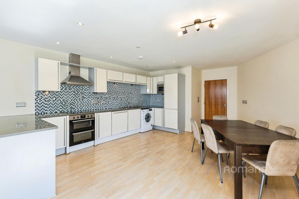 Apartment in Reading - View 4