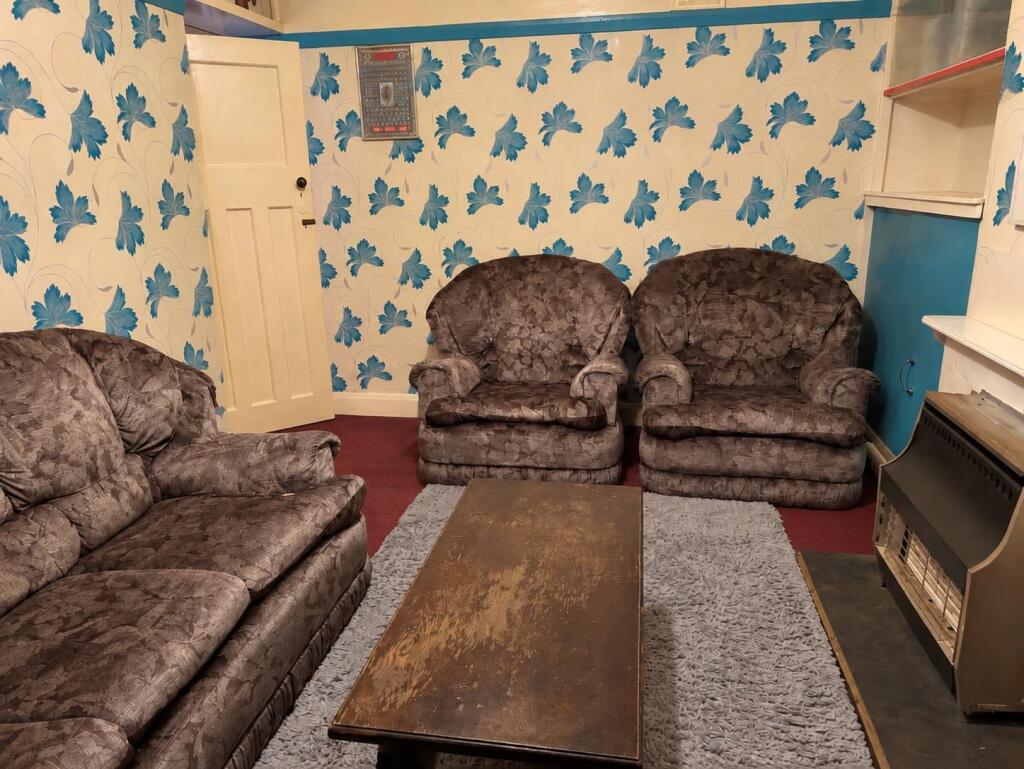 House in Croydon - More