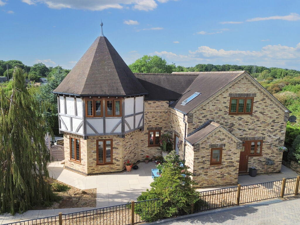 3-bed detached on Tanglewood, Skelton, £620,000