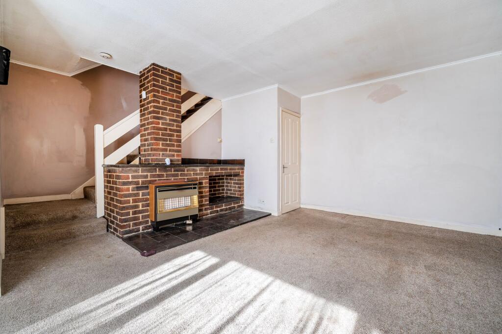 Fernhill Road, Farnborough, GU14 photo 2