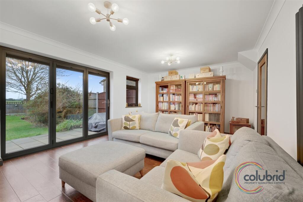 Beechcroft Avenue, Linford photo 4