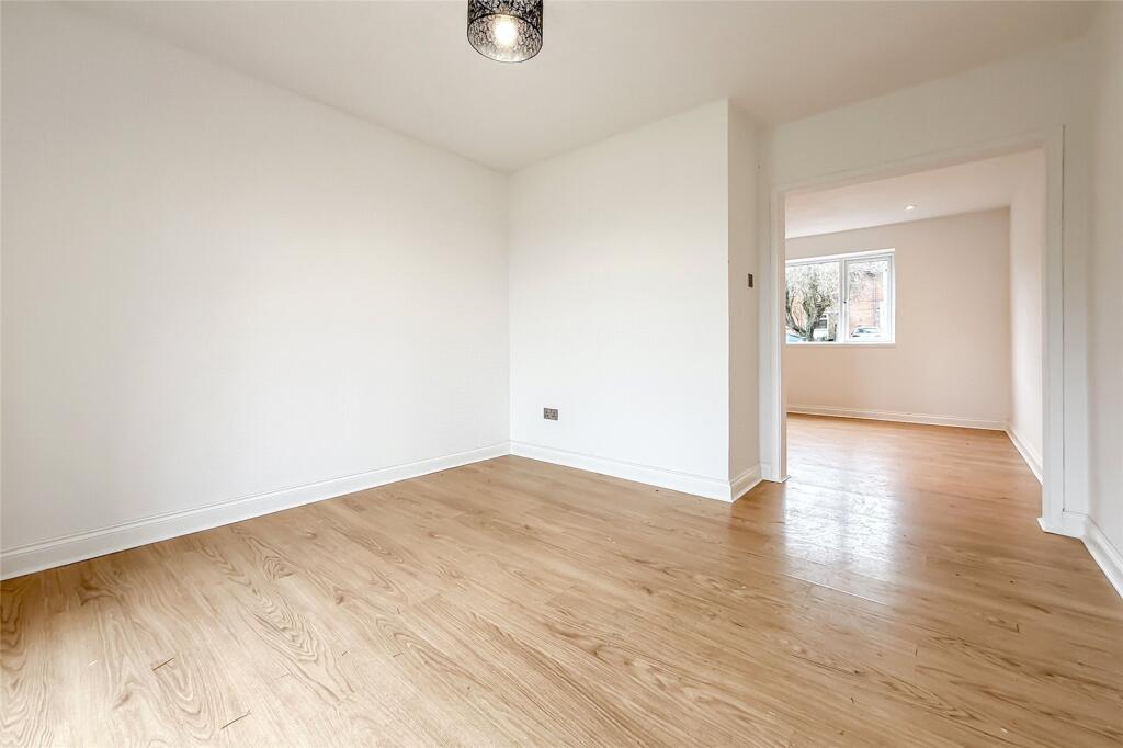 Trumpington Drive, St. Albans, Hertfordshire, AL1 photo 4