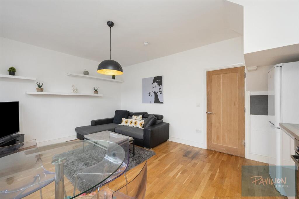 Apartment in Brighton, Round Hill - View 5