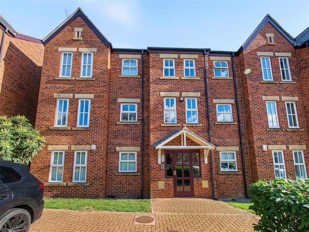 2-bed flat on Tunstall Road, Ashbrooke, Sunderland, £120,000