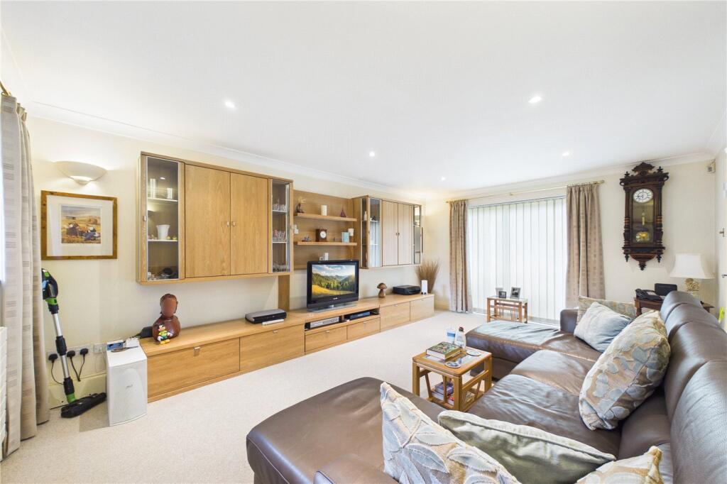 Minden Close, Chineham, Basingstoke, Hampshire, RG24 - View 3