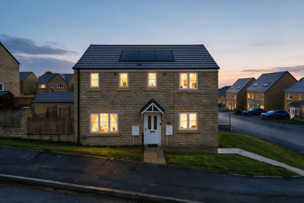 3-bed detached on 26, Crooked Road, Bradford, BD10, £345,000
