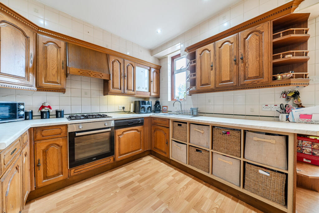 House in London, West Heath - View 3