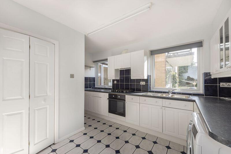Apartment in Slough, Stoke Poges - View 3