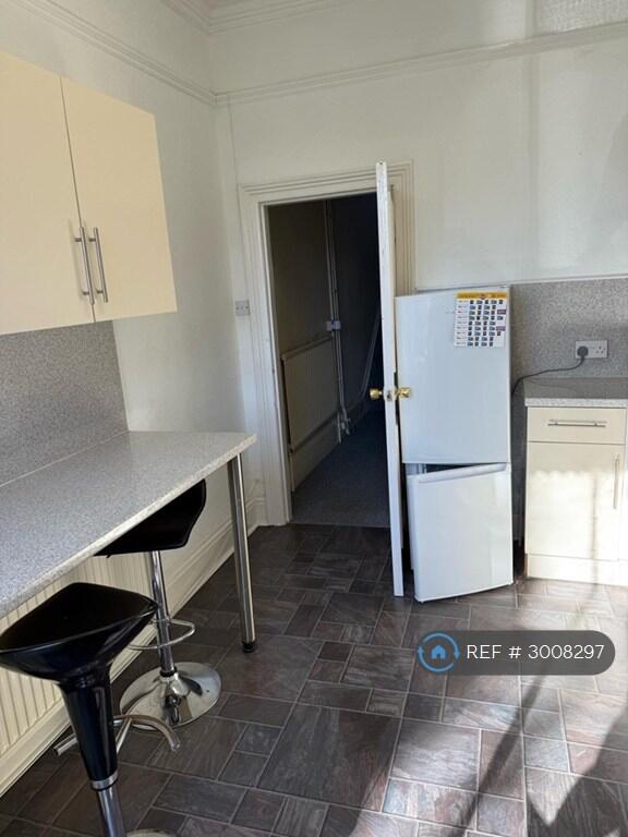 Apartment in Hull, Kingston upon Hull - More