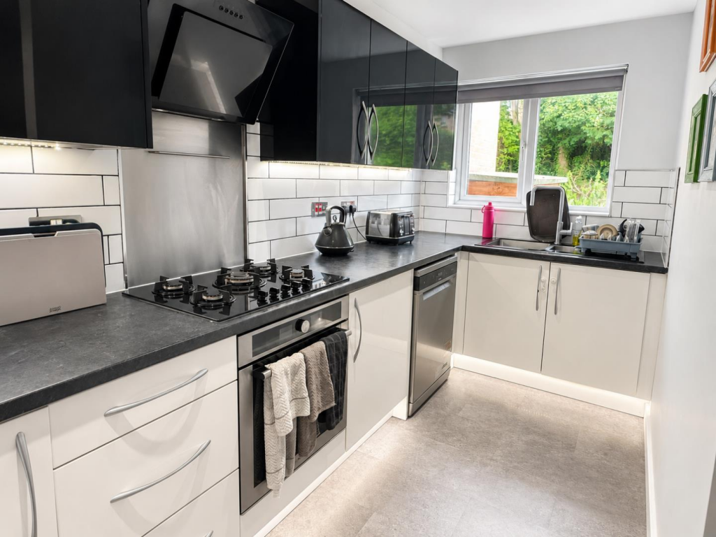 House in Northampton, St David's, Kingsthorpe - More