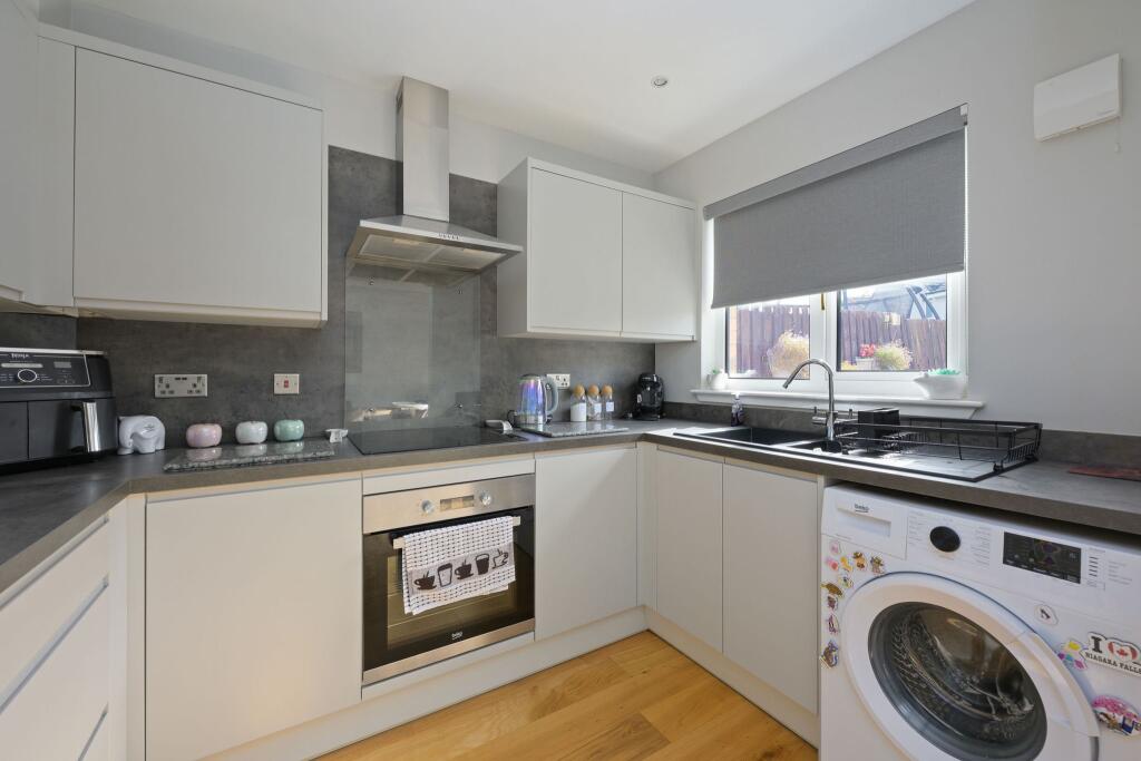 80 Hirst Crescent, Fallin photo 3