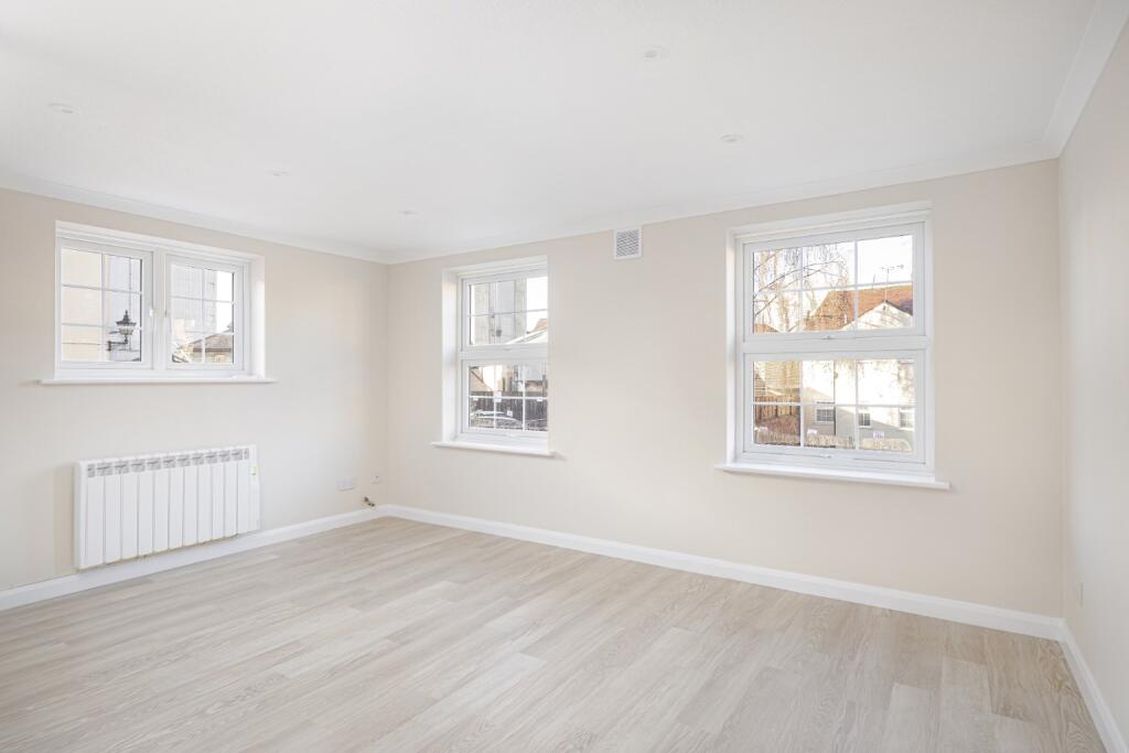 Apartment in East Hertfordshire, Bishop's Stortford - View 2