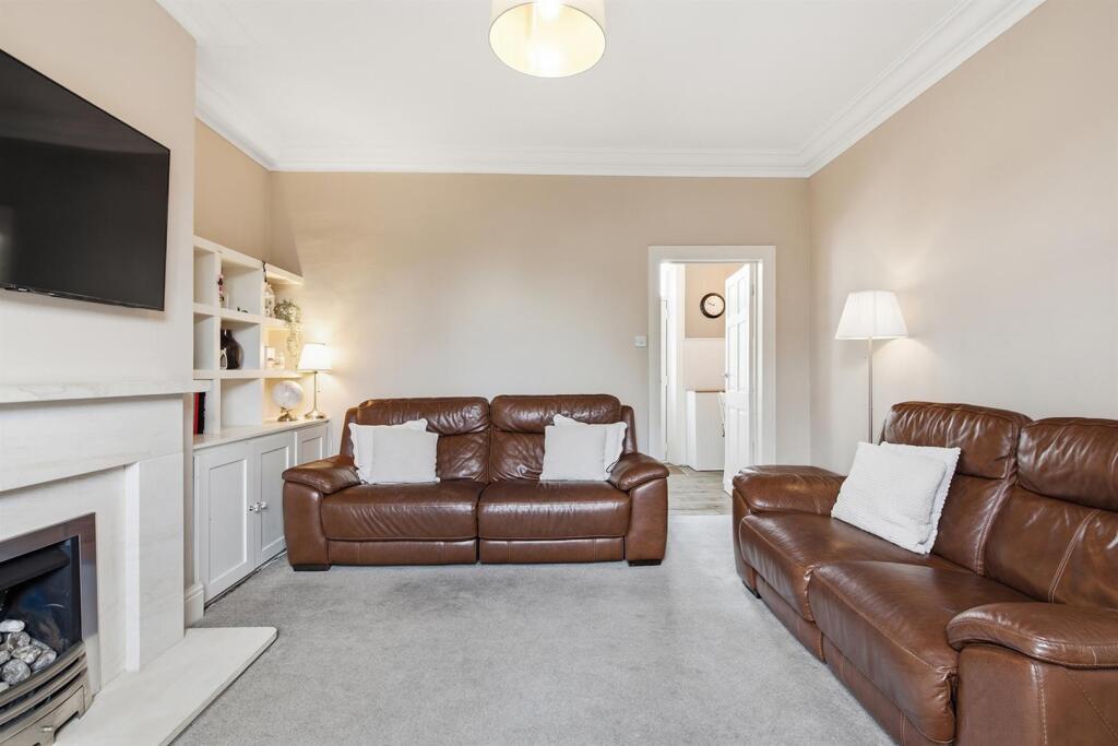 House in Kirklees, Leymoor - More
