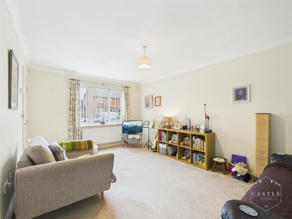 Merry Hurst Place, Hinckley photo 2