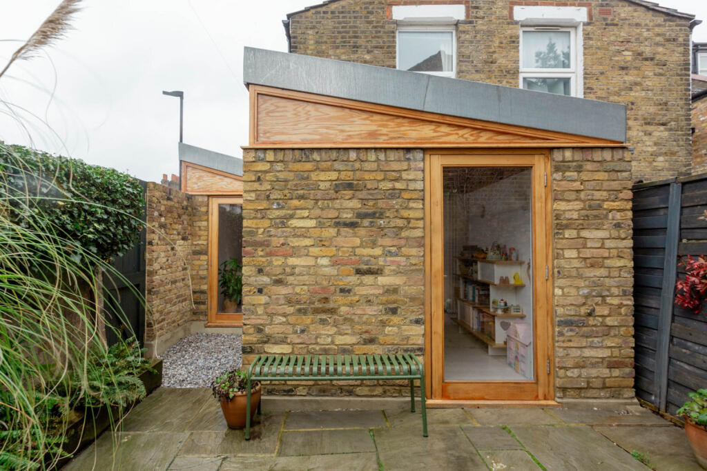 Beulah Road, London, E17 9 photo 2