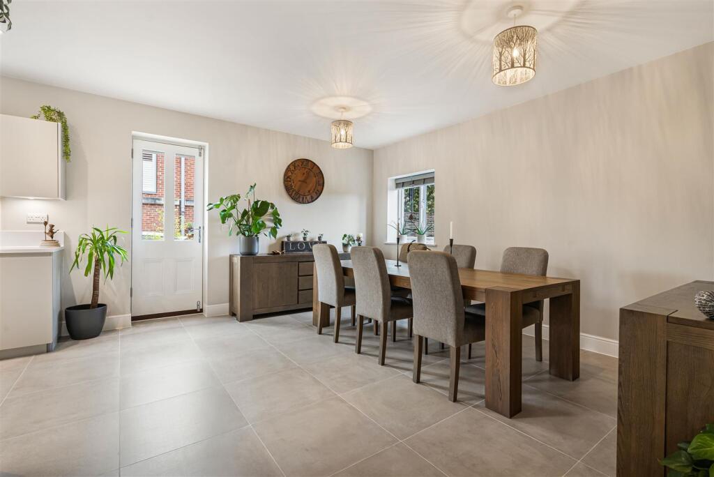 10, Orchard Lane, Caversfield, Bicester photo 4