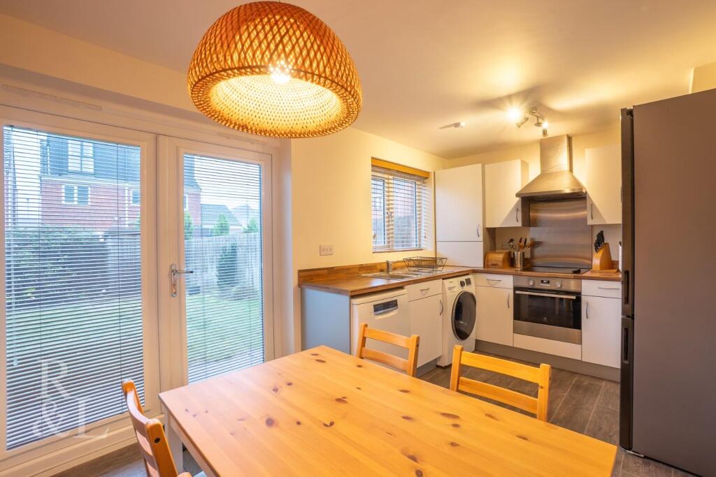 House in Wolverhampton, West Midlands - More