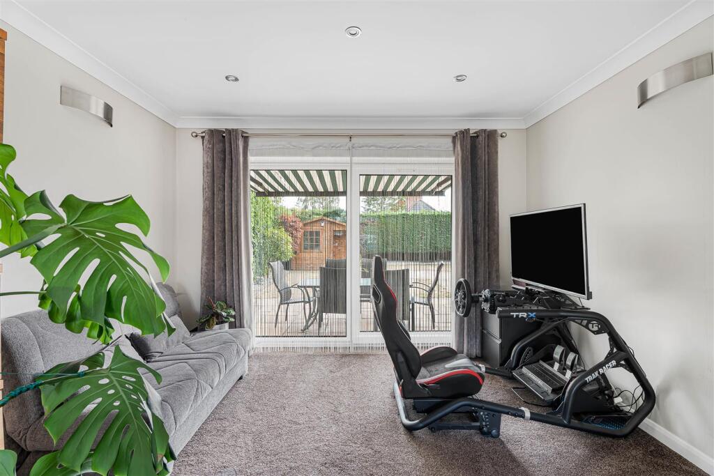 House in Broxbourne, High Leigh Garden Village - More