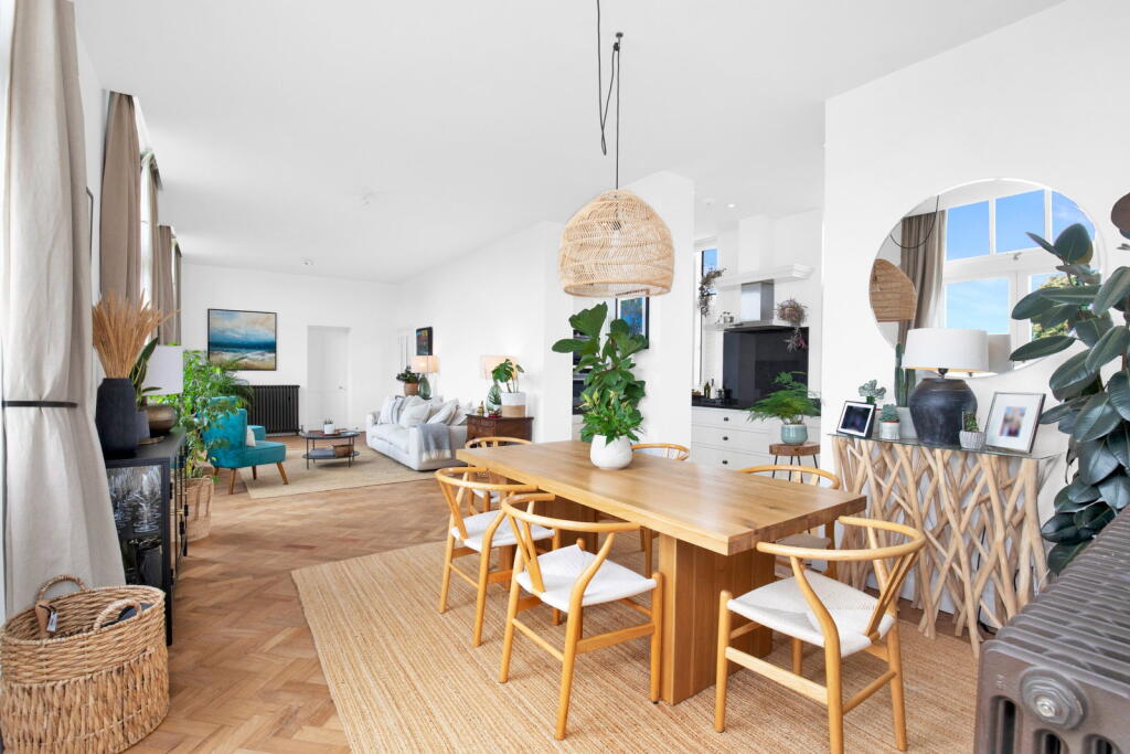 Apartment in Chichester, Easebourne