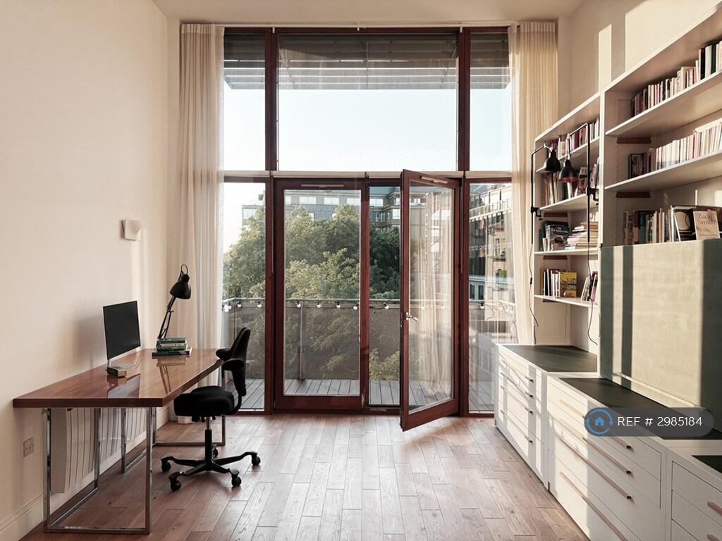 Main image of property: Naylor Building East, London, E1