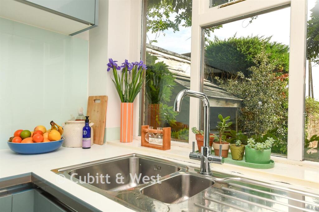 House in Horsham, Coldwaltham - View 5