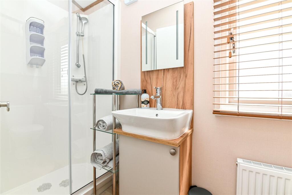 House in New Forest, Old Milton, New Milton - More
