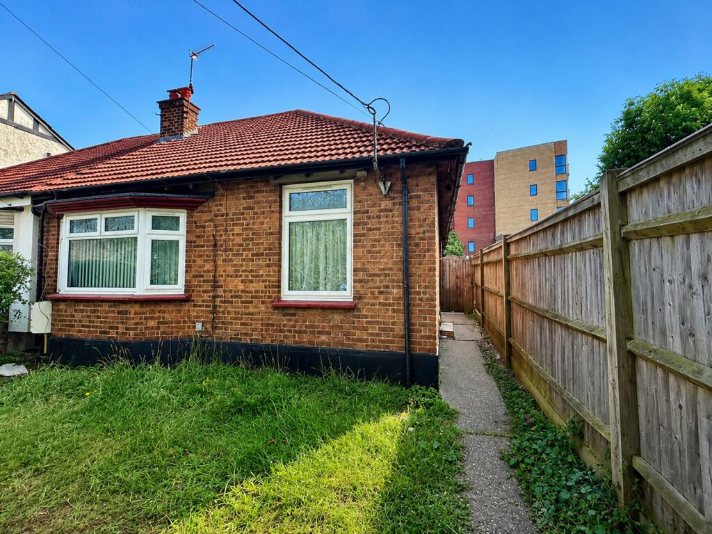 Main image of property: Tennyson Drive, Basildon, Essex, SS13