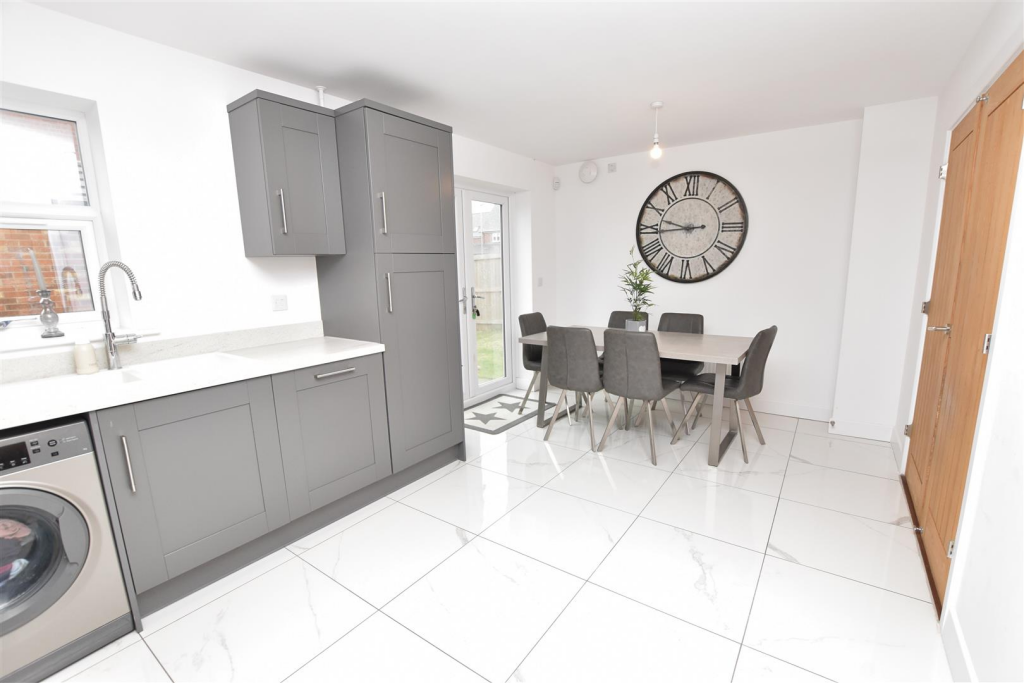 House in Grimsby, Waltham - View 5