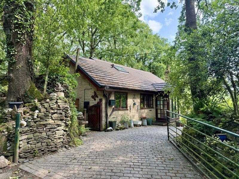 Gird Lane, Mill Brow, Marple Bridge photo 2