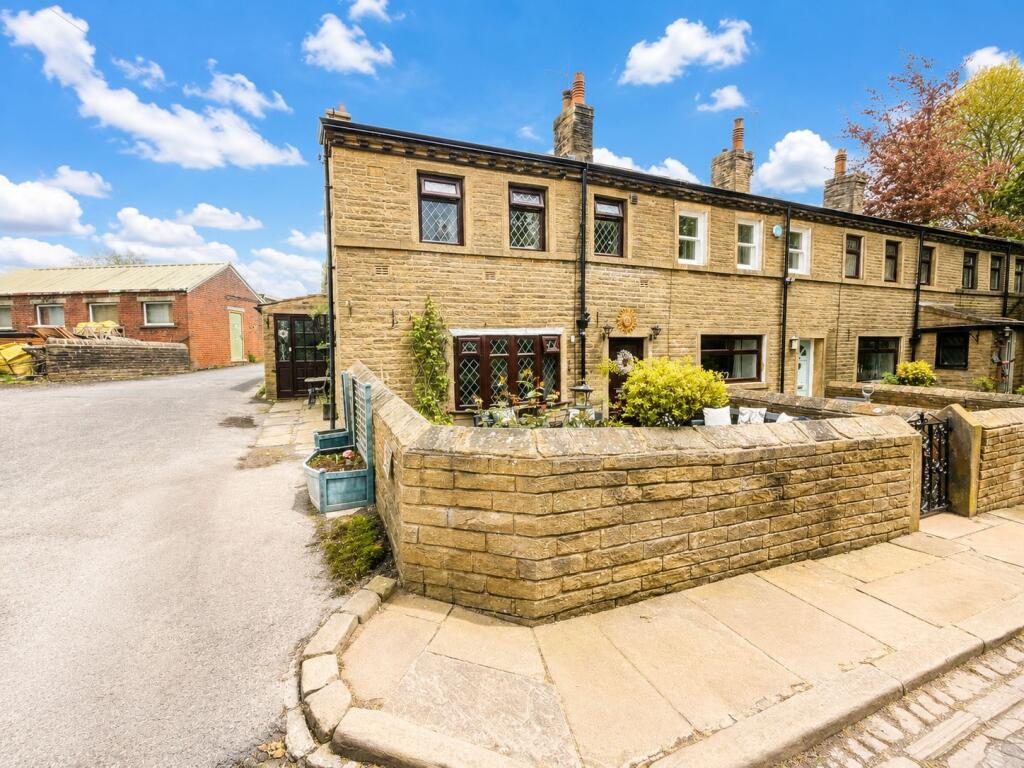 2-bed house on Brow Top, Clayton, Bradford, £210,000