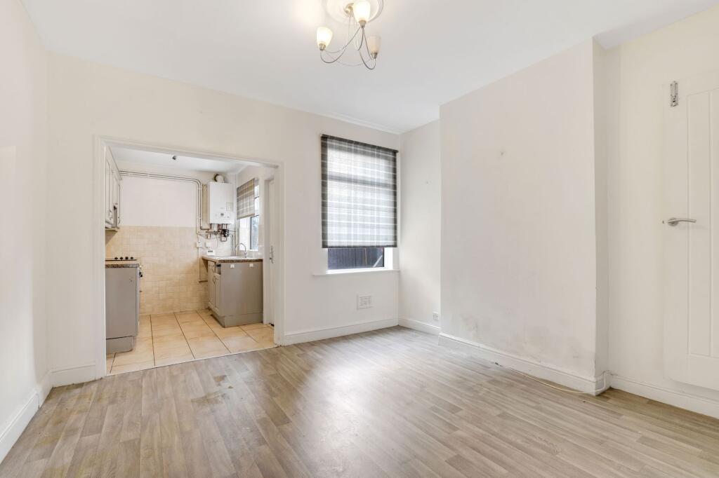 House in Nottingham, Nottinghamshire - View 4