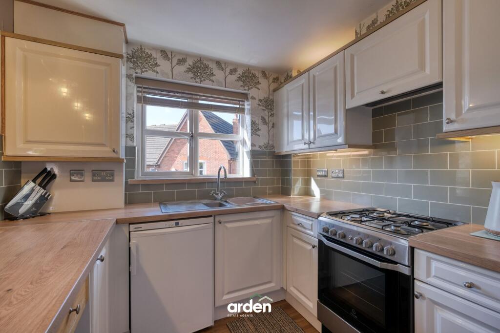 Pavilion Gardens, Bromsgrove, B61 photo 5