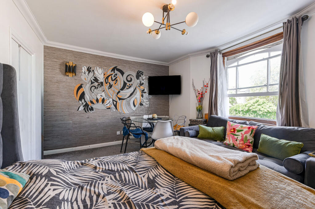 Apartment in London - More