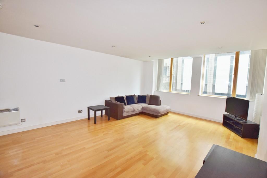1-bed flat on Park House Apartments, £170,000