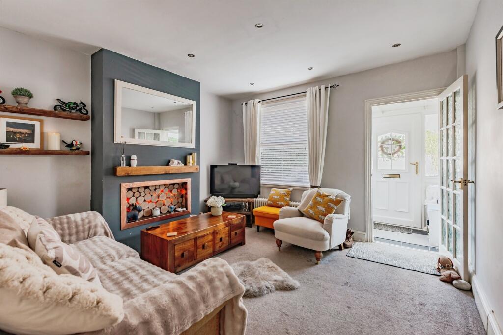 House in Crawley, Southgate - View 2