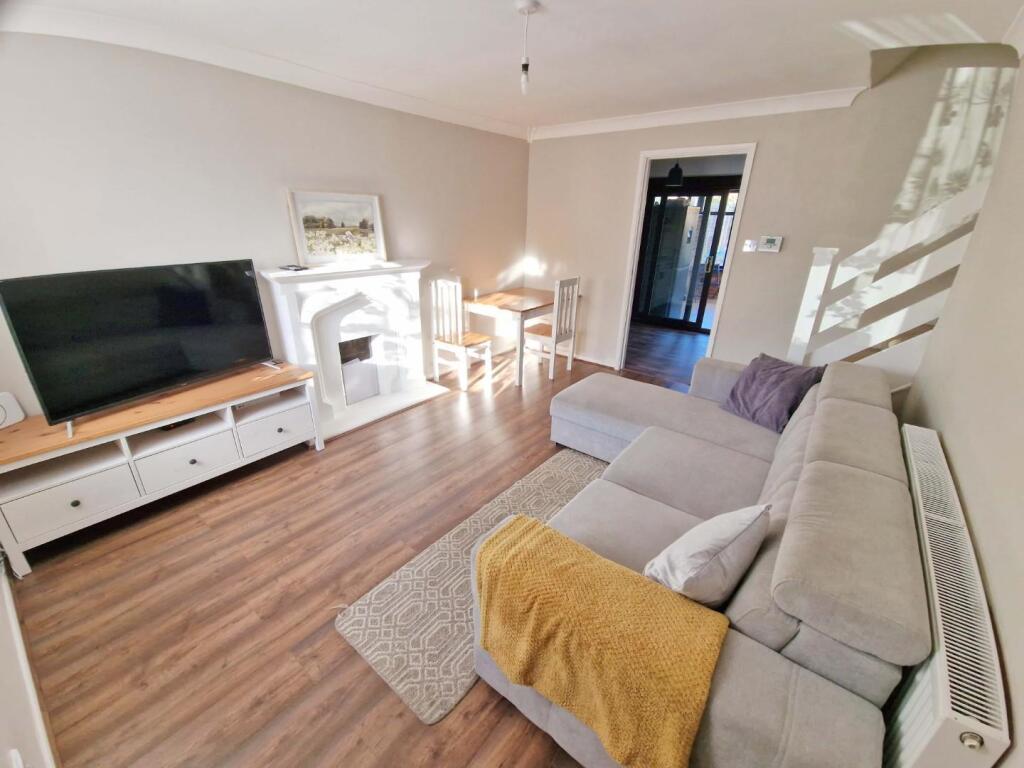 Walnut Way, RUGBY photo 2