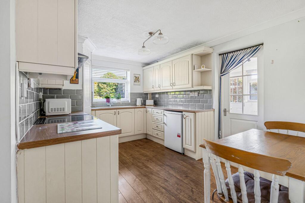 4, Woodfield Avenue, Bury, Ramsey. photo 3
