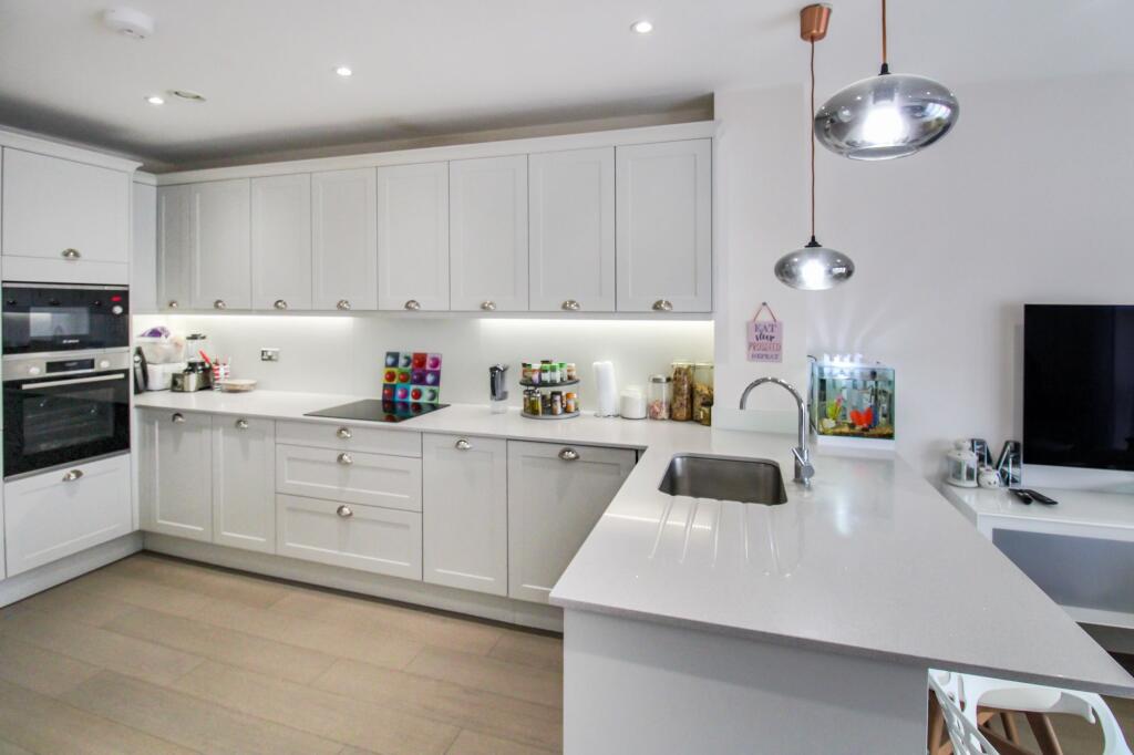 House in Reading, Green Park Village, Southcote - View 2