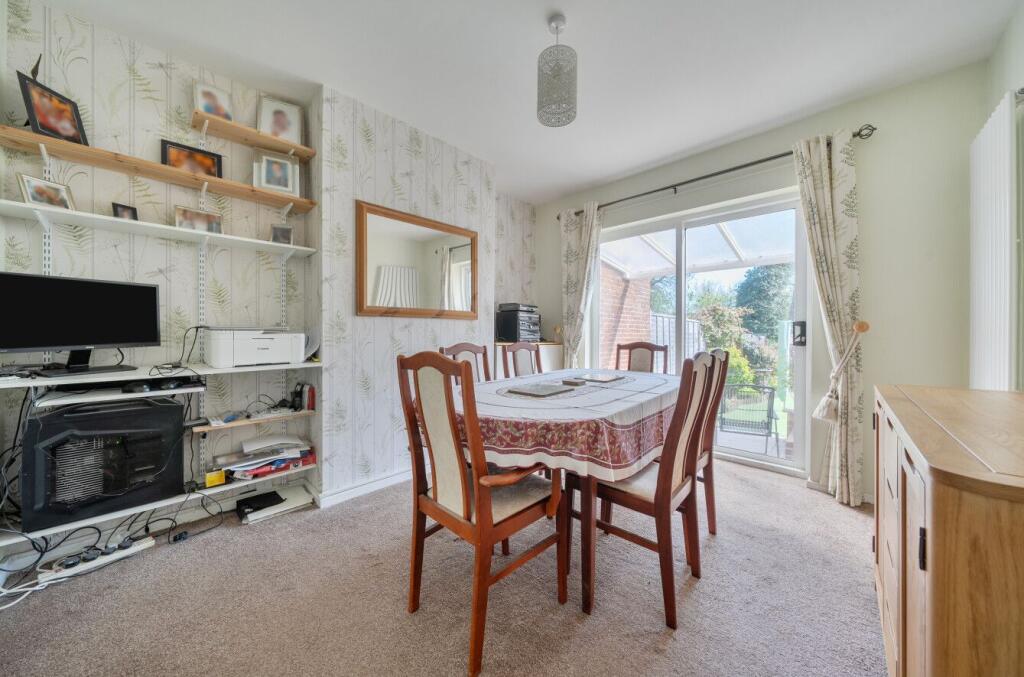 The Crescent, Andover, SP10 3BL photo 4