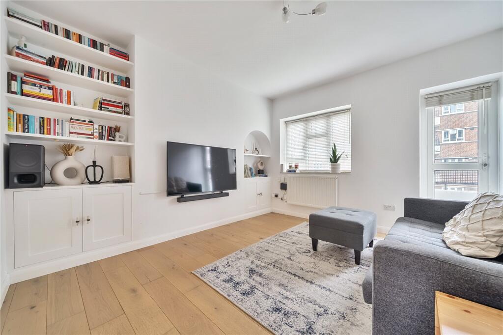1-bed apartment on Friary Estate, London, £285,000