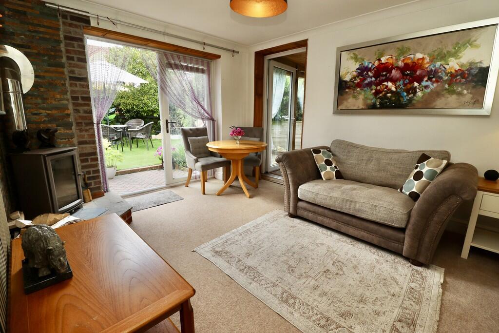 House in North Kesteven, Navenby - More