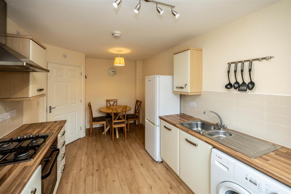 House in Huddersfield - View 4