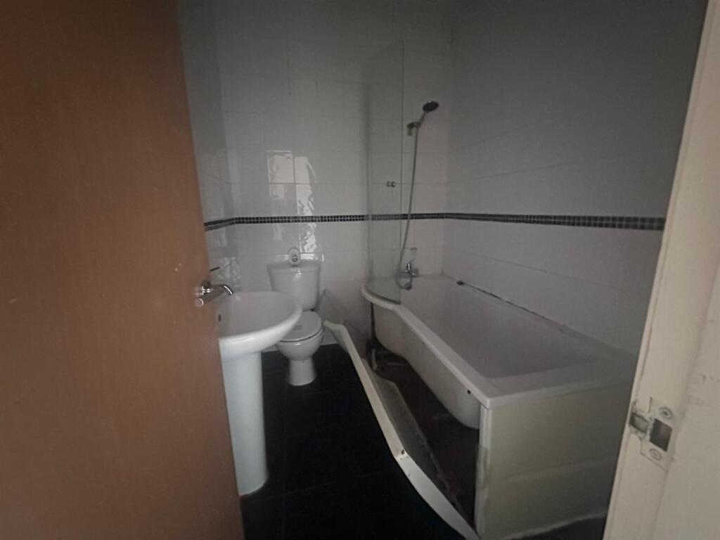 Apartment in Blackburn - View 2